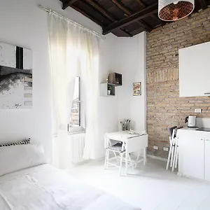 White Ostilia Rom